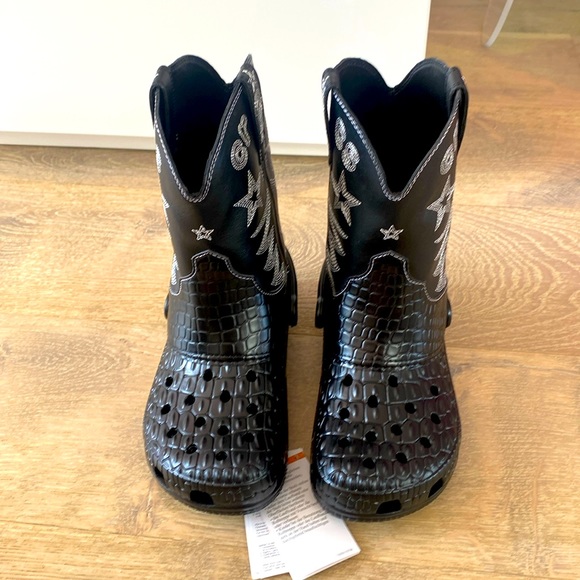 CROCS Shoes - Crocs Classic Cowboy Boot (Croctober 2023) BRAND NEW IN BOX